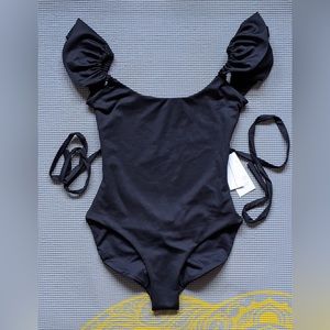 Londre The Ruffle Shoulder One Piece - Black